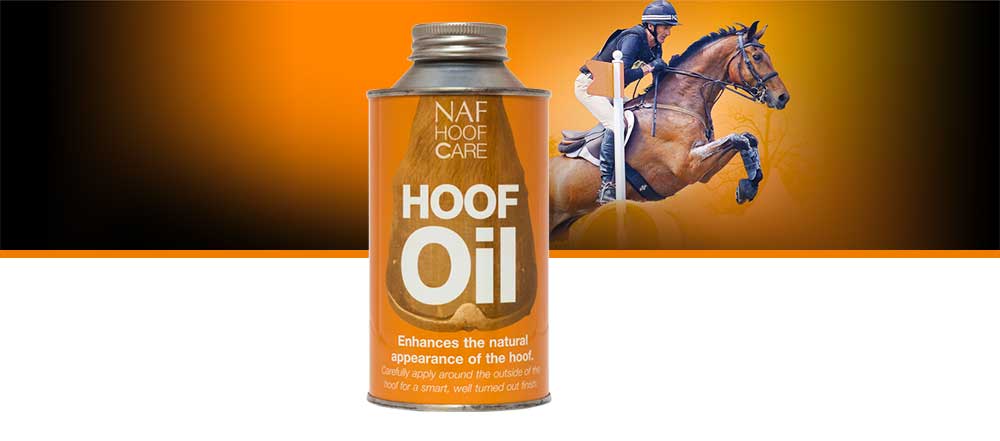 Quality hoof oil to give the hoof a natural polished look
