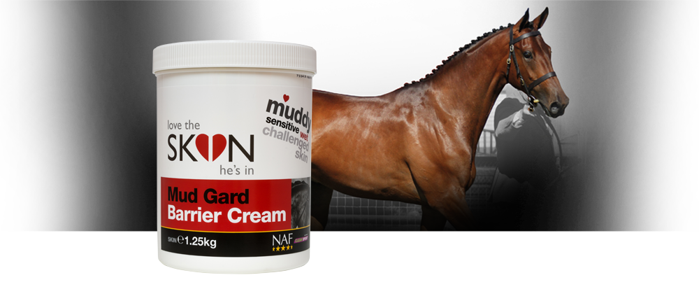 Bescherm de huid van uw paard tegen vocht en vuil met deze waterafstotende voedende crème