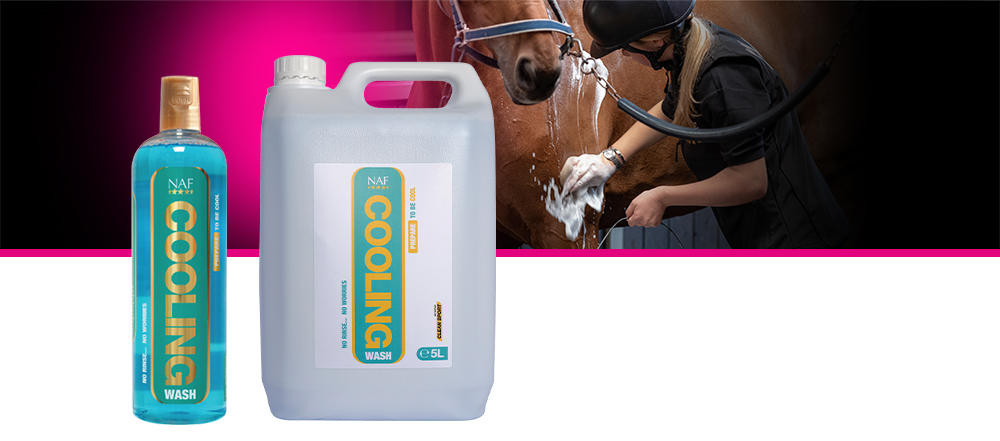 Spoel het zweet en stof uit de vacht van uw paard met deze Cooling Wash