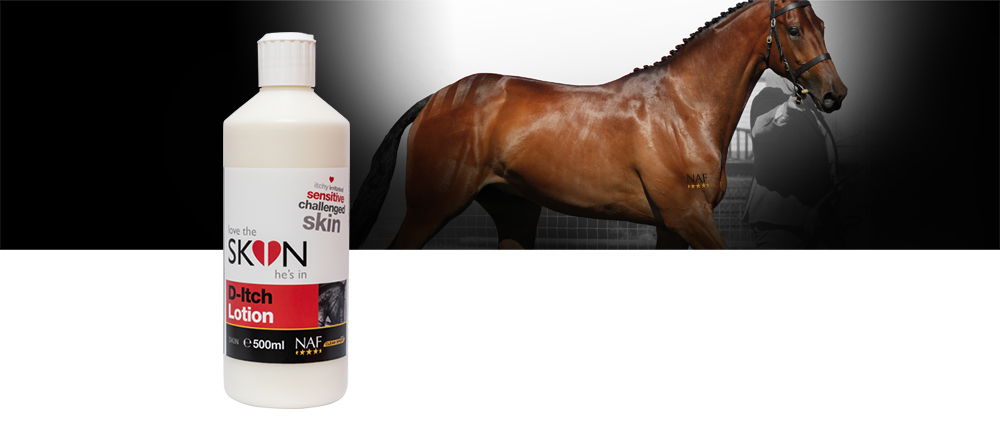Love the SKIN he’s in D-Itch Lotion is een gemakkelijk toe te passen absorbeerbare lotion die onmisbaar is voor elk paard dat seizoens irritaties heeft.