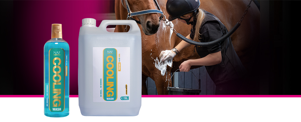 Spoel het zweet en stof uit de vacht van uw paard met deze Cooling Wash