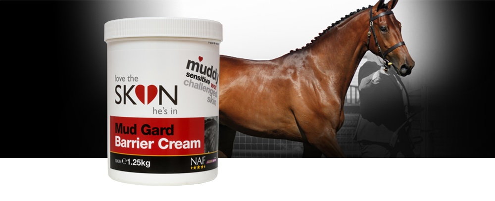 Bescherm de huid van uw paard tegen vocht en vuil met deze waterafstotende voedende crème