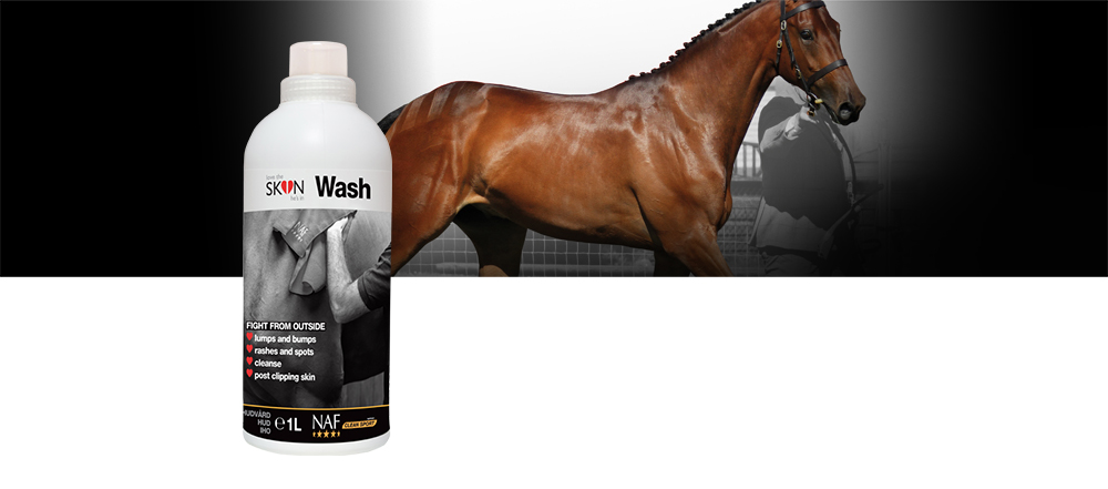 Skin Wash är en helt naturlig pälstvätt som erbjuder den högkvalitativa hudvård som din häst förtjänar